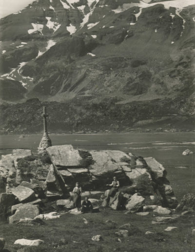 Salanfe - Le monument et Dents du Midi août 1952