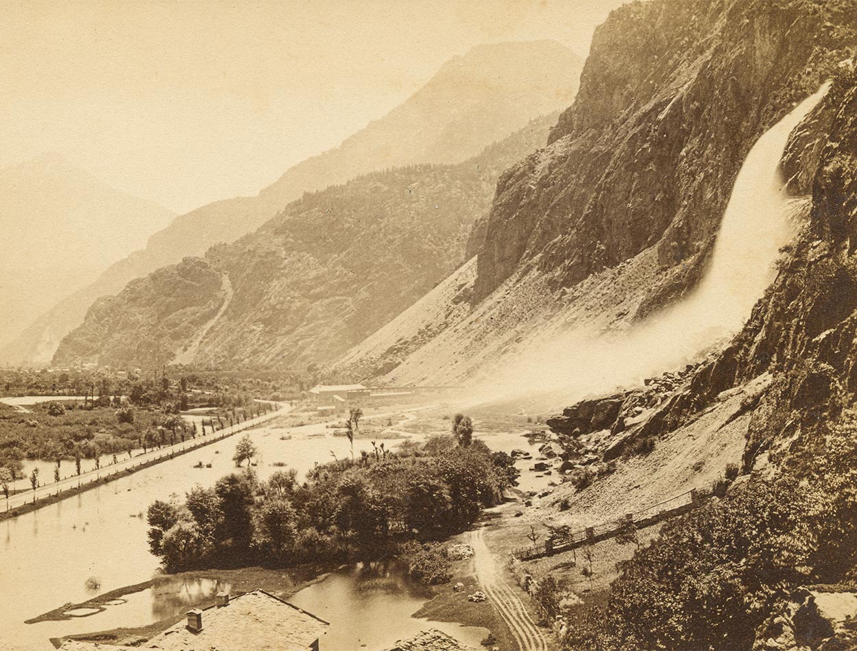 Le dernier élan de la Salanfe dans une vallée du Rhône inondée. Photographie vers 1890